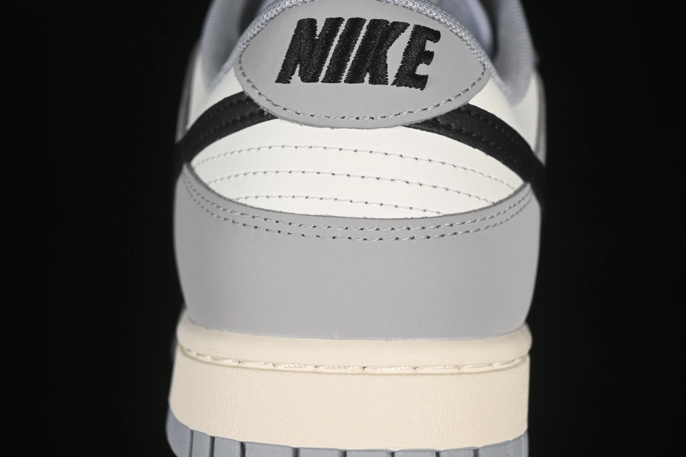 All categories Nk SB Dunk series Nk SB Dunk Low low-top sneakers Nike SB Dunk Low white, black and gray low-top casual sneakers IB3079-101